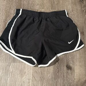 NIKE DRIFIT GIRLS SHORTS